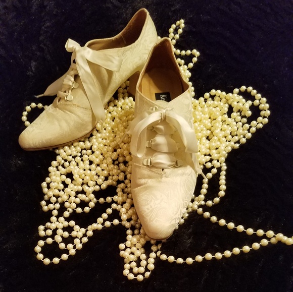 Kenneth Cole Shoes - {Kenneth Cole New York} Vintage 90's Ribbon Heels